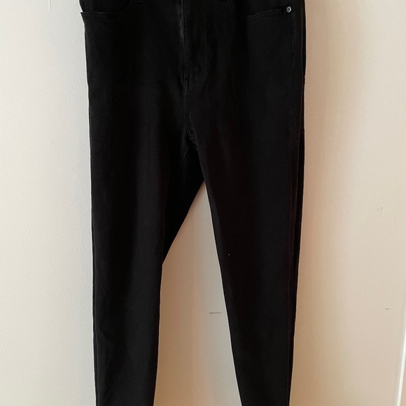 Black Uniqlo jeans size 30 - Picture 1 of 4